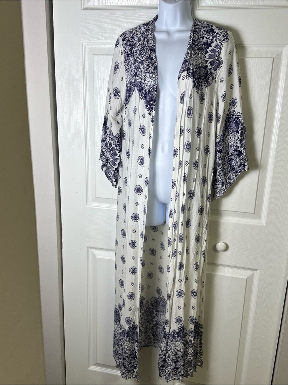 Kory Kimono, M, NWT